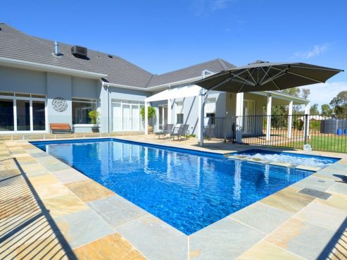 A pool and spa combination X Trainer pool and spa