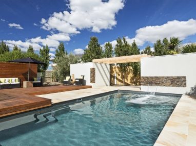 X Trainer pool with a water wall feature